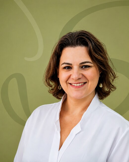 Dra. Cynthia Falbo em retrato ao ar livre